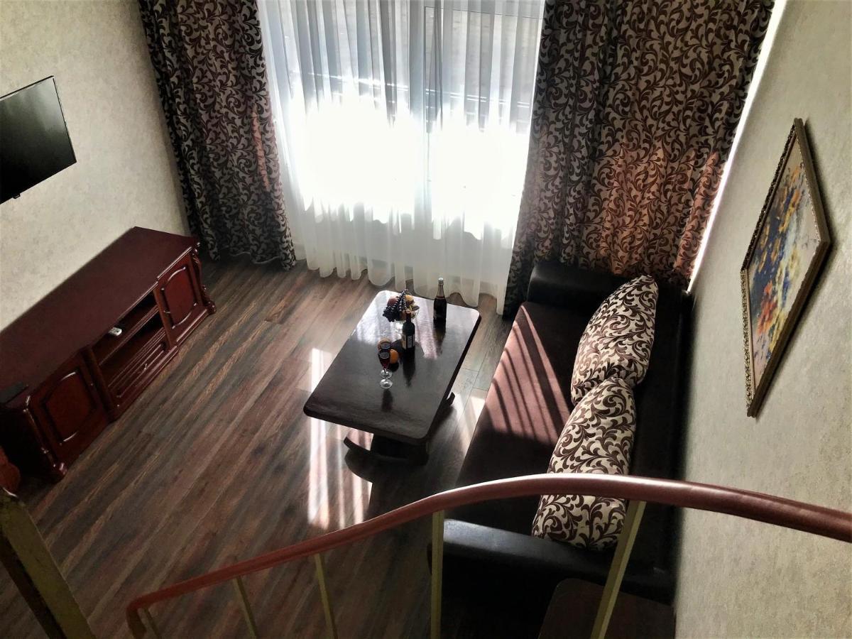 Мини-Отель Лучезарный Gagra Exterior foto